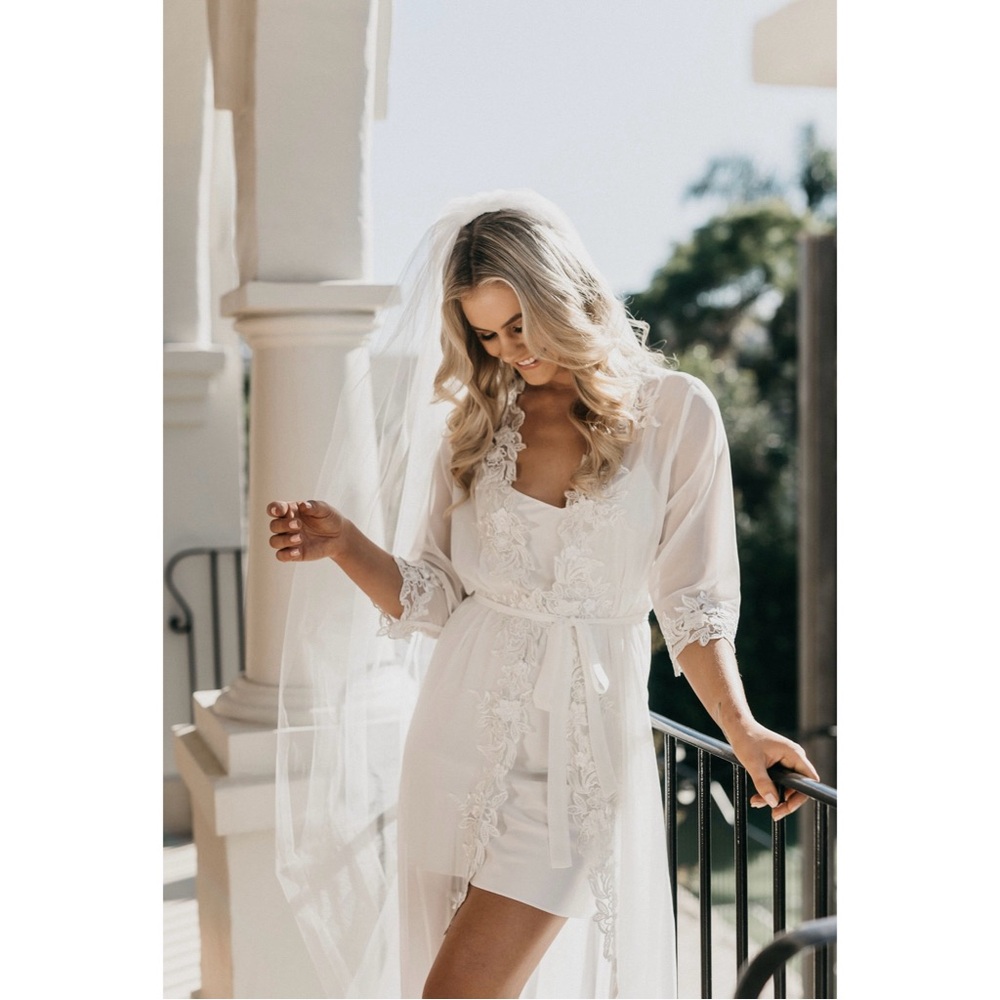 Elegant White Lace Bridal Robe